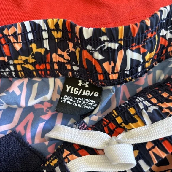 3/$15 Under Armour Red and Patterned Shorts Set - Picture 5 of 9
